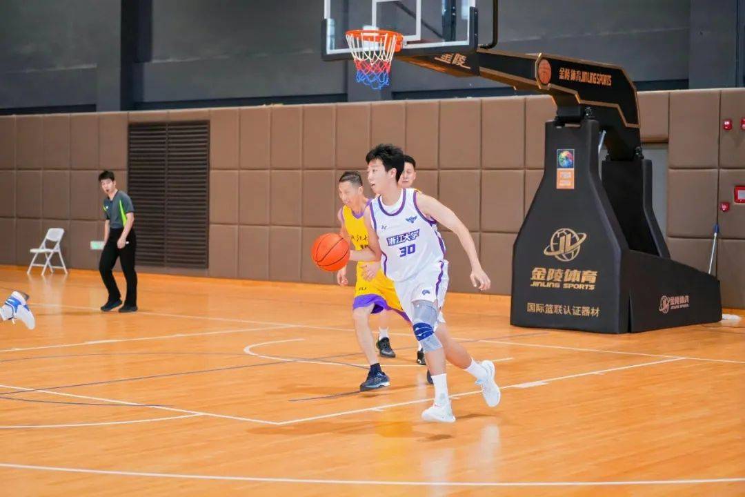 雷竞技:痛快篮球对决备受球迷喜爱，观赏性极高